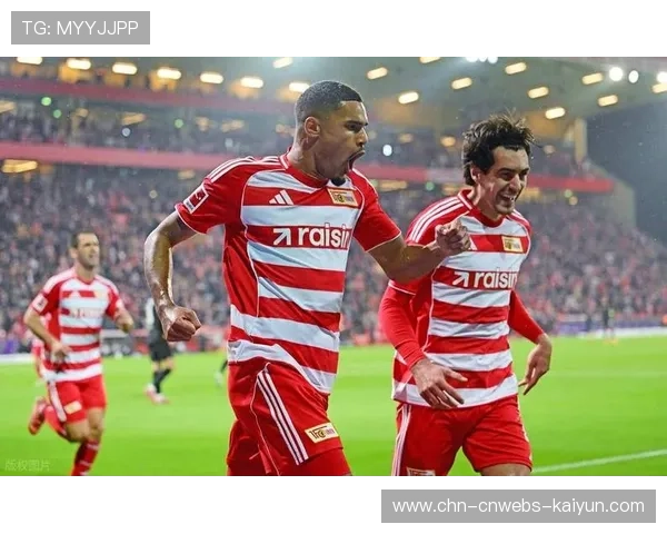 门兴球迷展示TIFO致敬球队历史,主场氛围热烈 门兴球迷展示TIFO致敬球队历史,主场氛围热烈