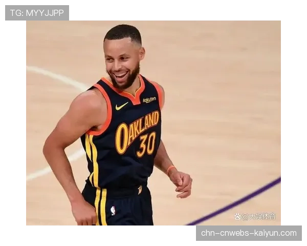 媒体内容：ESPN节目《Detail》最新一期聚焦分析斯蒂芬·库里的无球摆脱接边线球技巧。